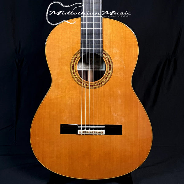 Yamaha GC32C Classical - 6-String Nylon Guitar - Natural Gloss Finish w/Case
