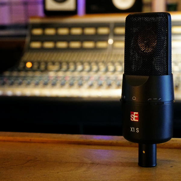 sE Electronics X1 S Studio Condenser Microphone + Mic Clip